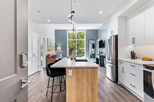 設施, Scenic Riverstone 2BR w/ Balcony + BBQ, Sleeps 6! in 戈爾登市區