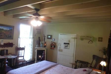 Mulberry Lavender Farm and B&B in Mulberry, USA