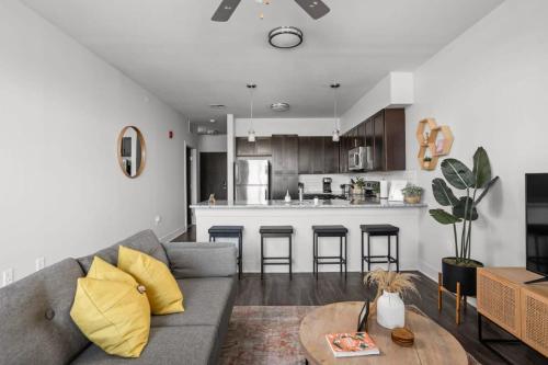 Cozysuites Upscale 2BR near Fashion Mall in Indianapolis, USA