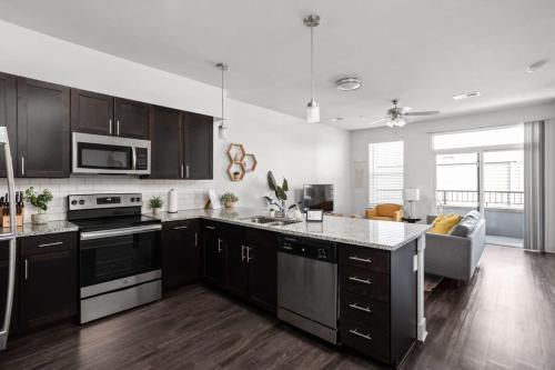 Cozysuites Upscale 2BR near Fashion Mall in Indianapolis, USA