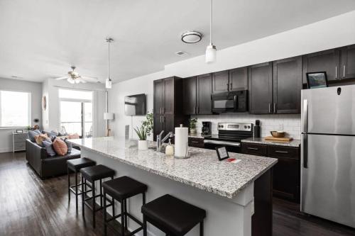 Cozysuites Spacious 2BR next to Whole Foods in Indianapolis, USA