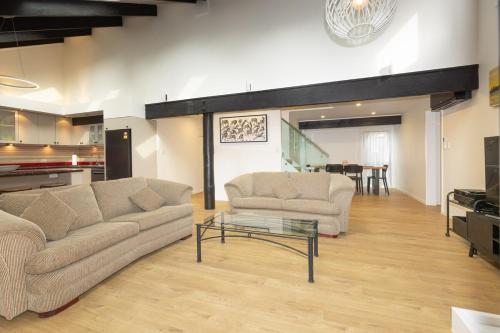 Pet friendly downtown Mt Maunganui 3 bedroom home in تاورانجا