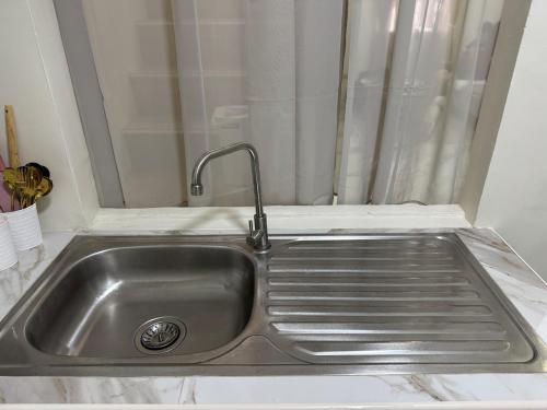 BLJ Homes - 2BR 2Bath with Kitchen Wifi Netflix