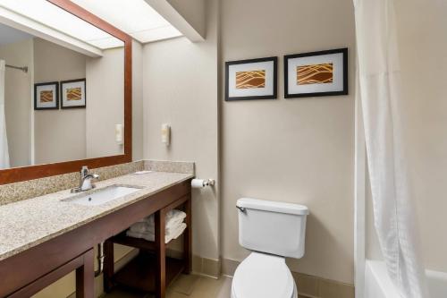 King Suite - Non-Smoking