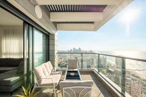 Prestige 4BR Breathtaking Sea Views l Mamad – khách sạn tại Bat Yam