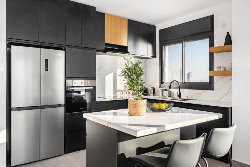 bucătărie, Prestige 4BR Breathtaking Sea Views l Mamad in Bat Yam