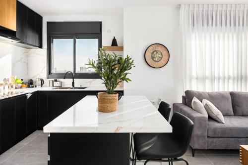 bucătărie, Prestige 4BR Breathtaking Sea Views l Mamad in Bat Yam