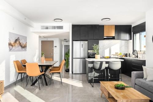 Dotări, Prestige 4BR Breathtaking Sea Views l Mamad in Bat Yam
