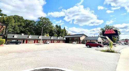 Rocky Mountain Lodge & Suites in Renfrew (ON)