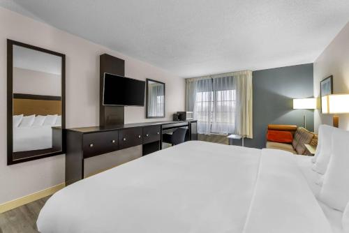 Days Inn by Wyndham Brewerton/ Syracuse near Oneida Lake - image 11