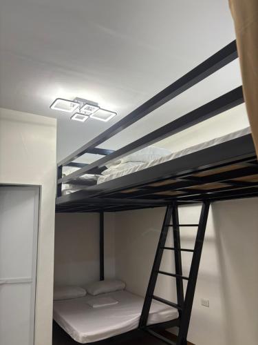 1 double bed, 1 bunk bed