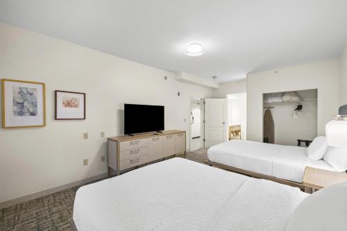 Homewood Suites- Lancaster- California - image 10