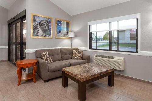 AmericInn by Wyndham Plymouth - Hotel