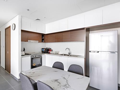 Creek Harbour Gem Stylish 2BR with Stunning Views-17 - image 13