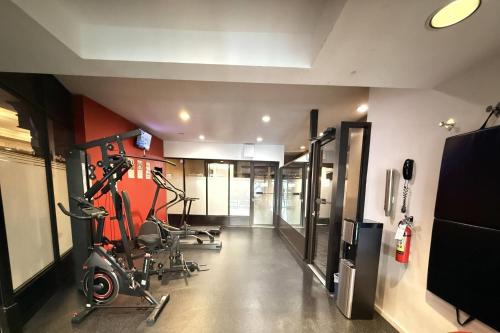 Ramada by Wyndham Kelowna Hotel & Conference Center in Kelowna, Canada