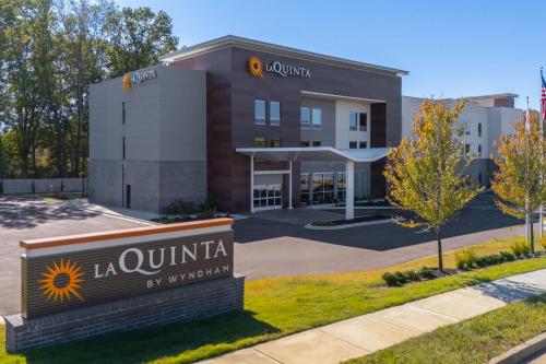 外部景觀, La Quinta Inn & Suites by Wyndham Olive Branch in 奧利弗布蘭治