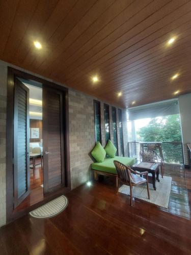 Baan Veanglhek Residence in Pratuchai