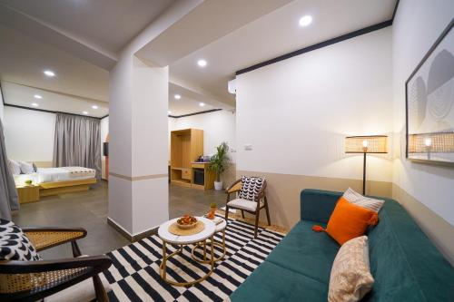 room detail thumbnail 1