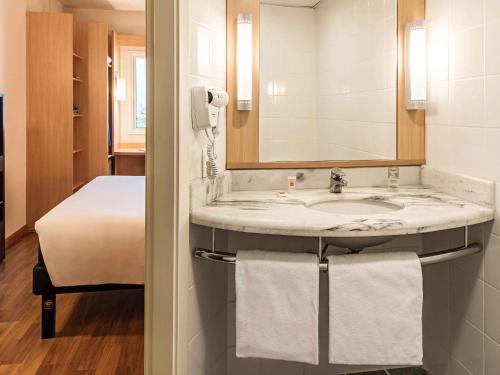 ibis Sao Paulo Interlagos Located in Campo Grande, Ibis Sao Paulo Interlagos is a perfect starting point from which to explore Sao Paulo. The property offers a high standard of service and amenities to suit the individual need