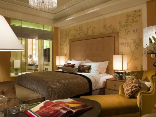 Wanda Vista Beijing Sofitel Wanda Beijing is perfectly located for both business and leisure guests in Beijing. The property offers a wide range of amenities and perks to ensure you have a great time. 24-hour front desk,