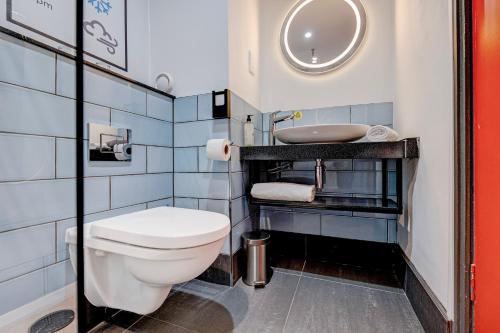 room detail thumbnail 2