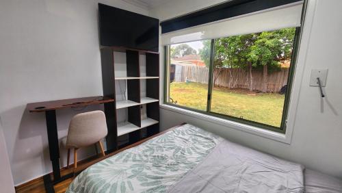 Private Room with a view, close to everything in Taylor tavak
