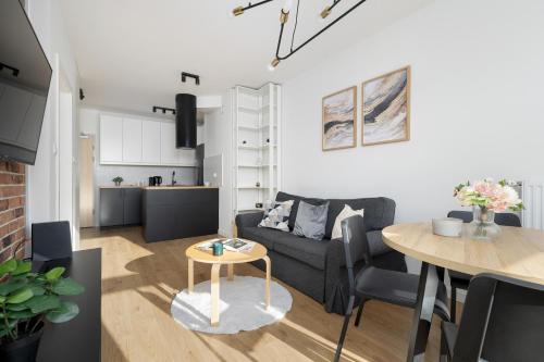 Mogilska Apartments with Parking near TAURON Arena Kraków by Noclegi Renters, Krakau