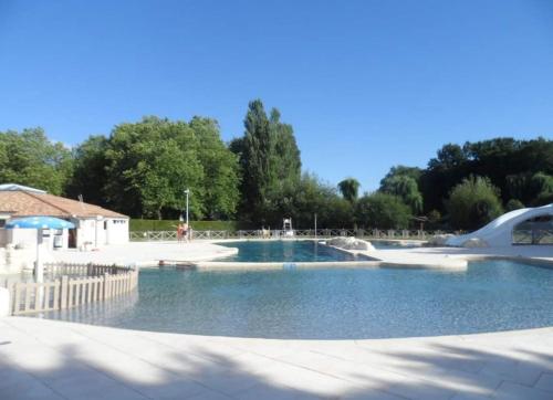 Logement dans château (Logement dans chateau) in Saint-Germain-du-Seudre