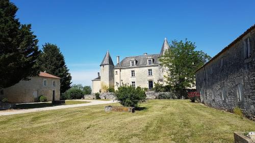 Logement dans château (Logement dans chateau) in Saint-Germain-du-Seudre