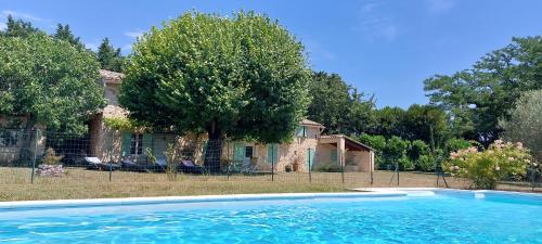 Maison Provençale au cœur des champs avec piscine (Maison Provencale au cœur des champs avec piscine) in Saint-Gervais-sur-Roubion