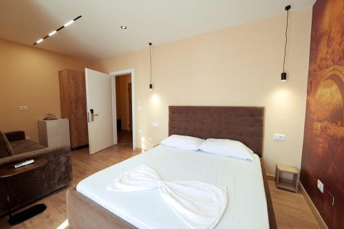 Central Rooms - image 4