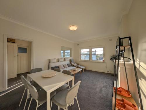 Bridge View @ Lucky Feather | Close To Station - Sidney
