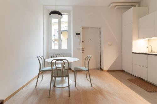GuestHost - Porta Garibaldi White Flats 4
