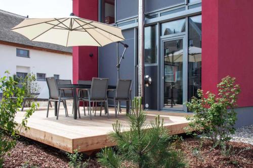 Ostsee - Reetdachhaus Nr 14 "DasRoteHaus" im Strand Resort in Heiligenhafen