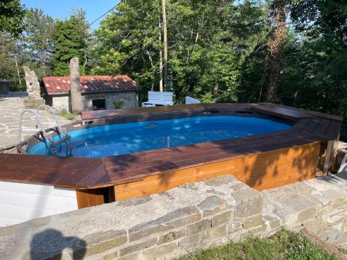 Басейн, Casa Kuraj in Сестіно