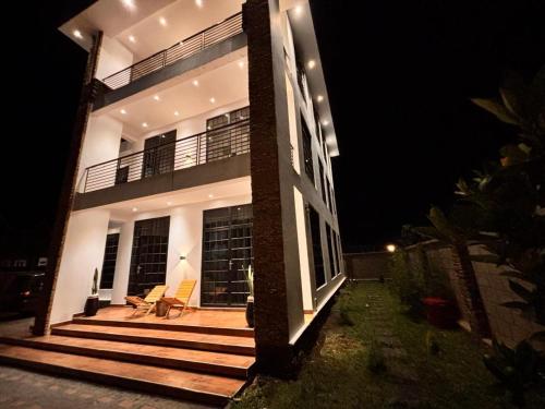 The Woodstone Lake Duluti Retreat in Nkunjila