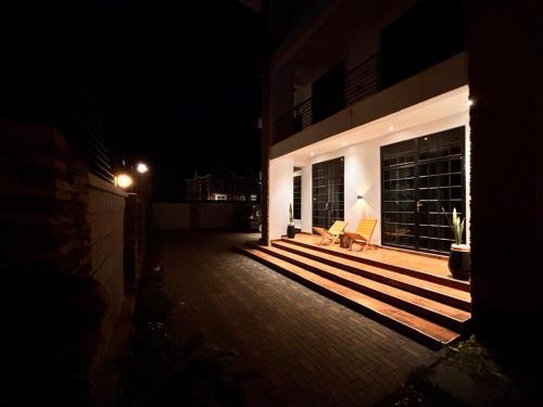 The Woodstone Lake Duluti Retreat in Nkunjila