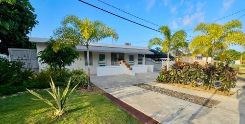 2-Units, 1 Price Group Bundle Luquillo Beach House Guest Most loved home in Luquillo