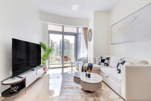 GYL Holiday Homes I Luxury Retreat Apt with Burj Khalifa Pool View I Near Dubai Mall, Дубай (фото 7)