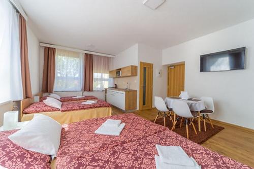 4 twin beds