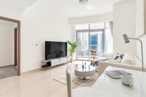 GYL Holiday Homes I Luxury Retreat Apt with Burj Khalifa Pool View I Near Dubai Mall, Дубай (фото 8)