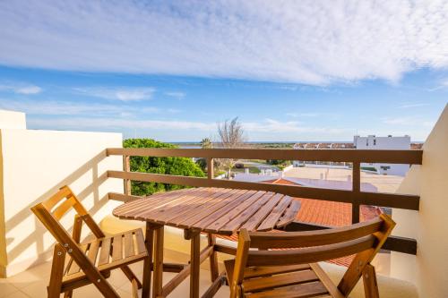 Golden Top Floor Ocean View Pools & Beach Access – khách sạn tại Cabanas