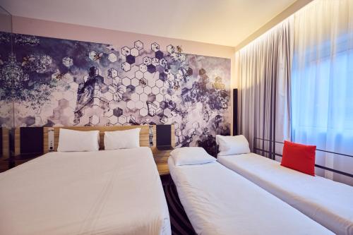 3 twin beds