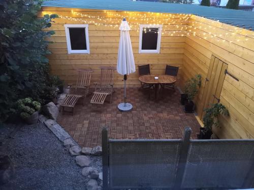 Erkély/terasz, Familiengeeignet mit Parkplatz nahe A3 für 1-5 Personen (Familiengeeignet mit Parkplatz nahe A3 fur 1-5 Personen) in Adelsdorf