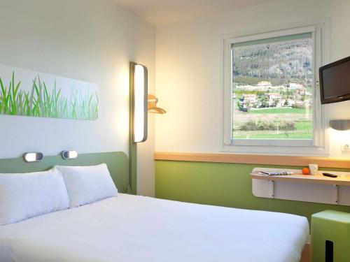Ibis Budget Oviedo Ibis Budget Oviedo is conveniently located in the popular Oviedo area. Featuring a complete list of amenities, guests will find their stay at the property a comfortable one. All the necessary faciliti