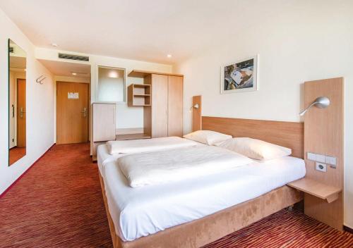 DIEHLs Hotel Room Type - Double Room with River View DIEHLs Hotel Room Type - Double Room with River View