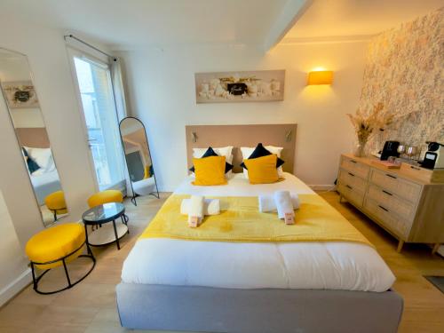 Lovely Studio with Private Terrace in Prime Area