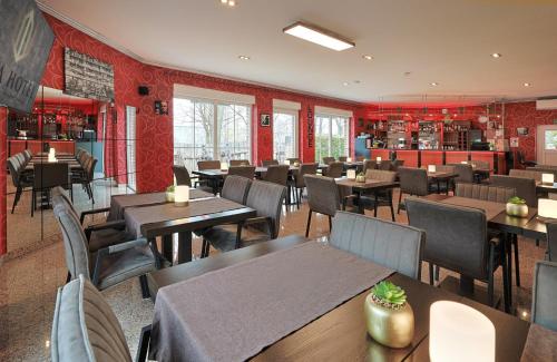 Паб/Коктейль-бар, DUA Hotel in Sarstedt