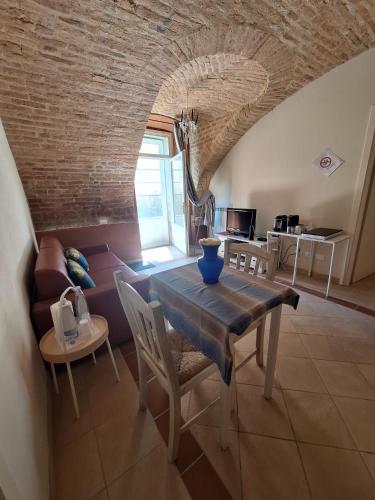 La Bordona Monferrato cobalto e corallo in 維尼亞萊蒙費拉托
