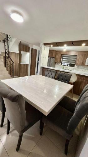 Casa Valle de Cumbres 4 habitaciones Facturamos in 昆夫雷斯